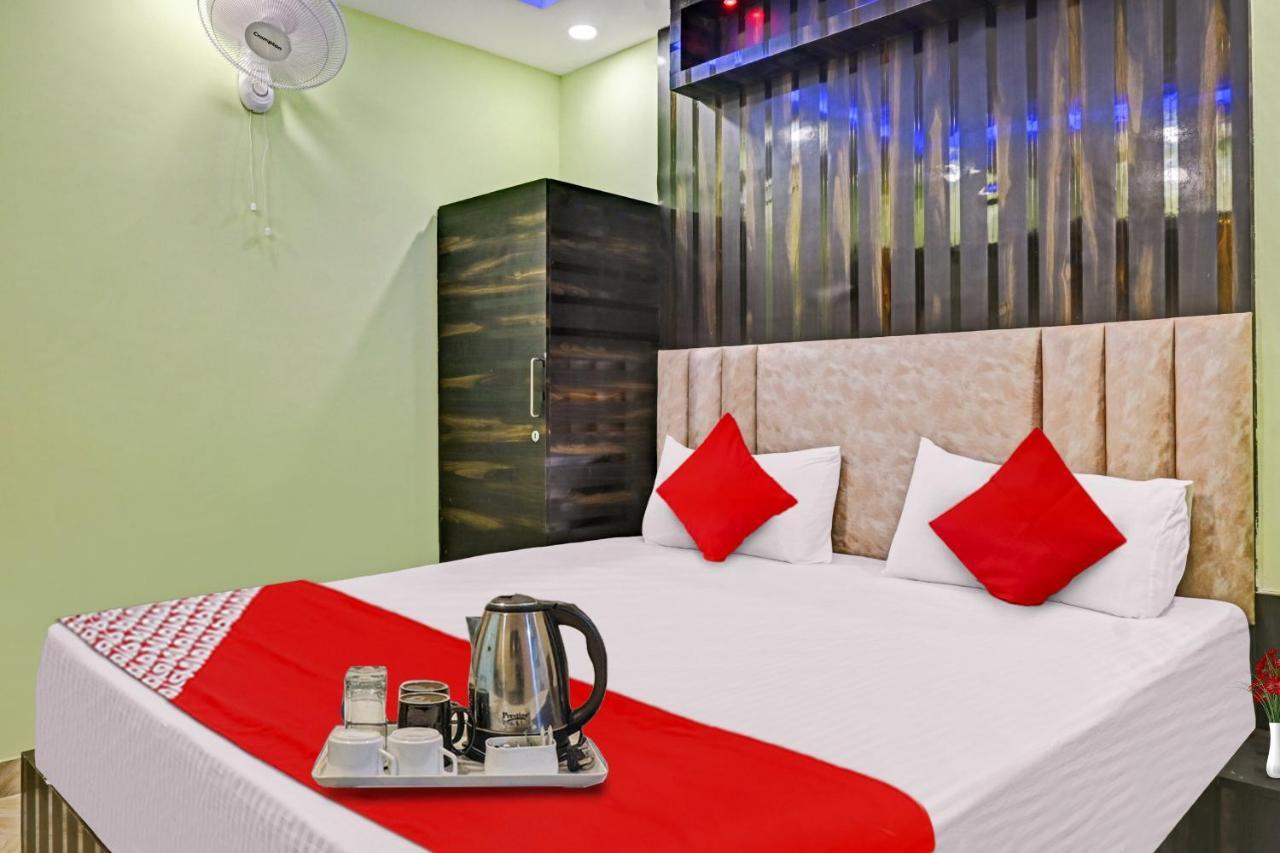 Oyo Tulsi Angan Hotel Danapur Luaran gambar